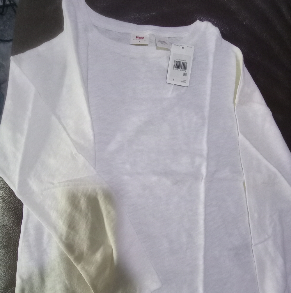 Levi's Classic White Tee